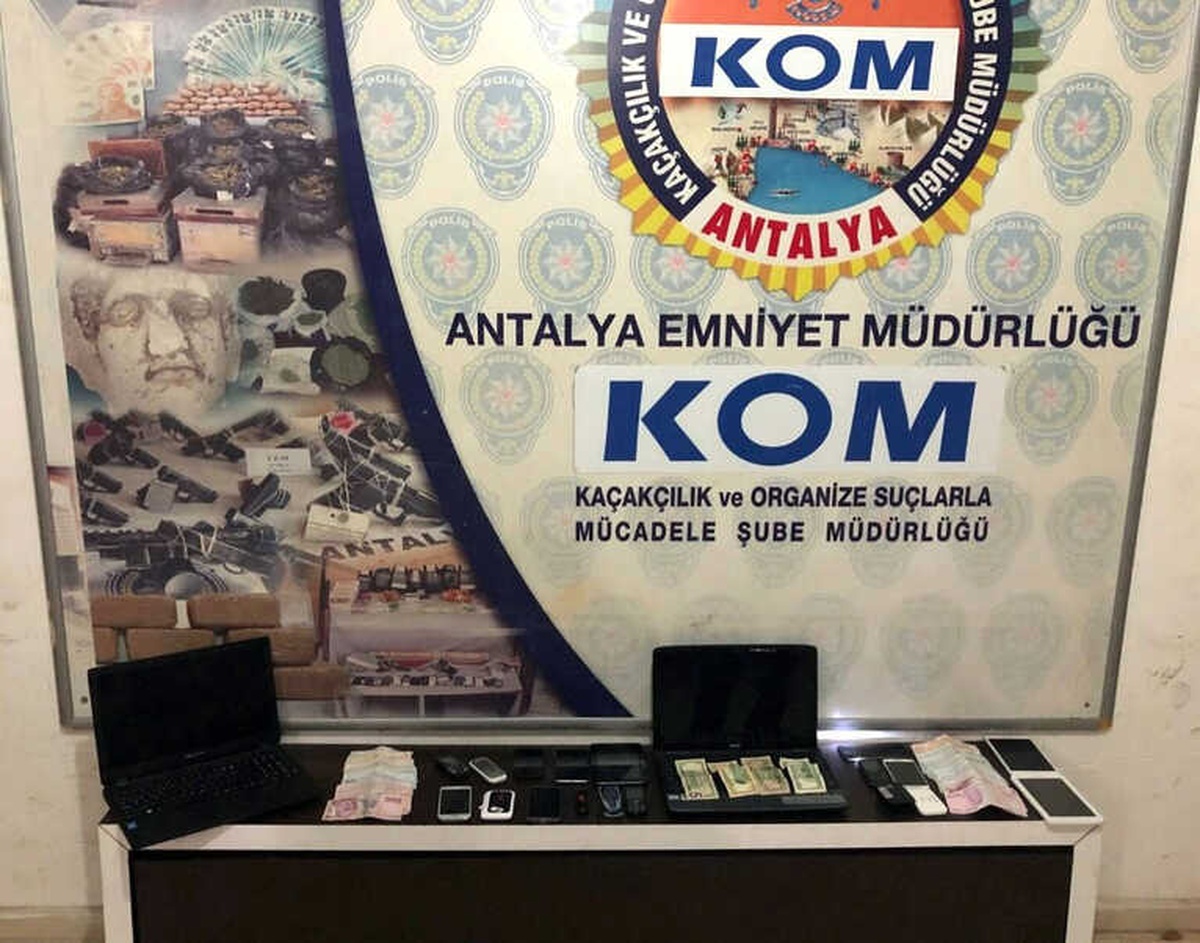 Antalya\'da Fetö Operasyonu: 6 Gözaltı