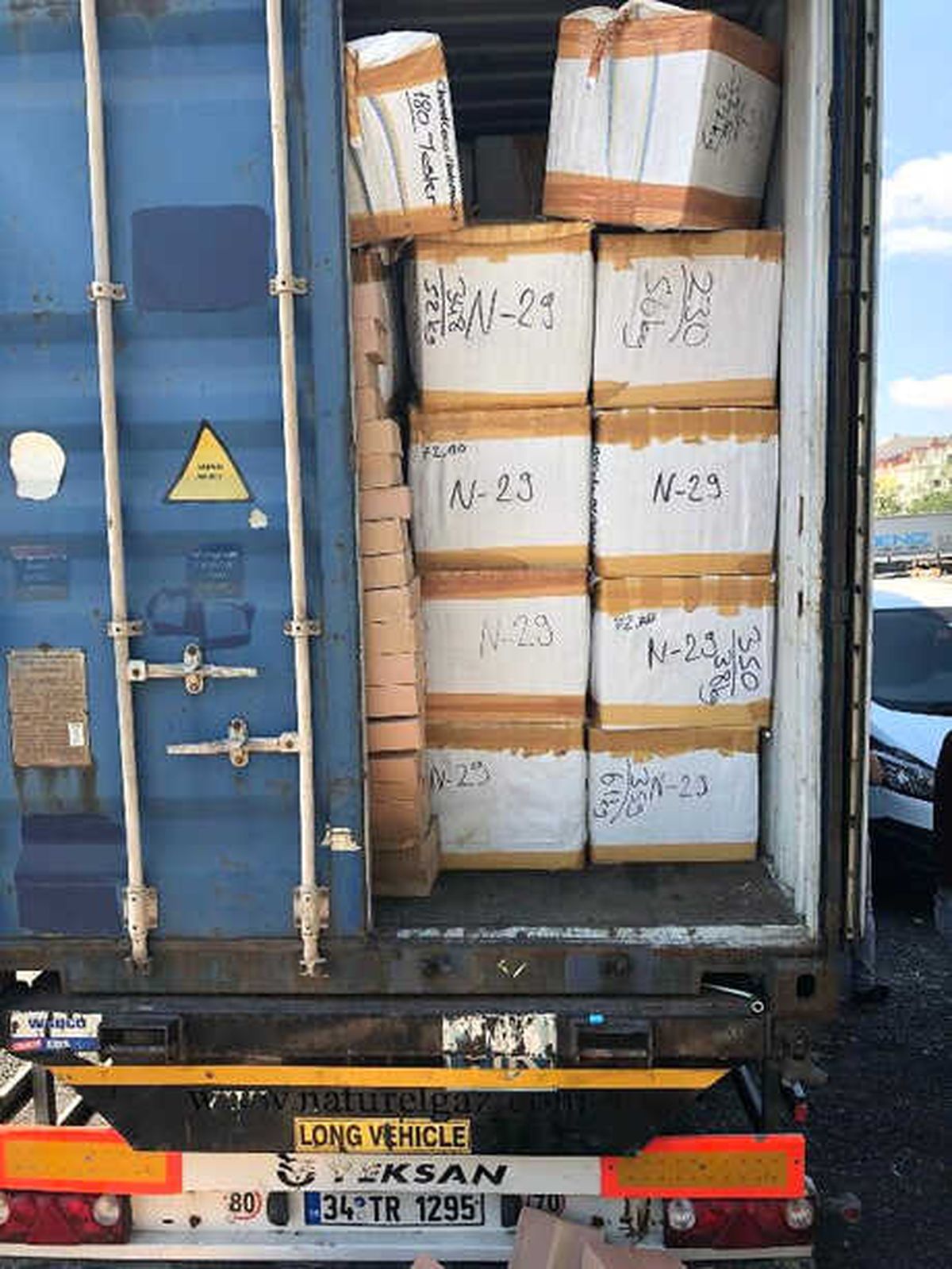 Avcılar\'da 1 Tır Dolusu Sahte Parfüm Ele Geçirildi (1)