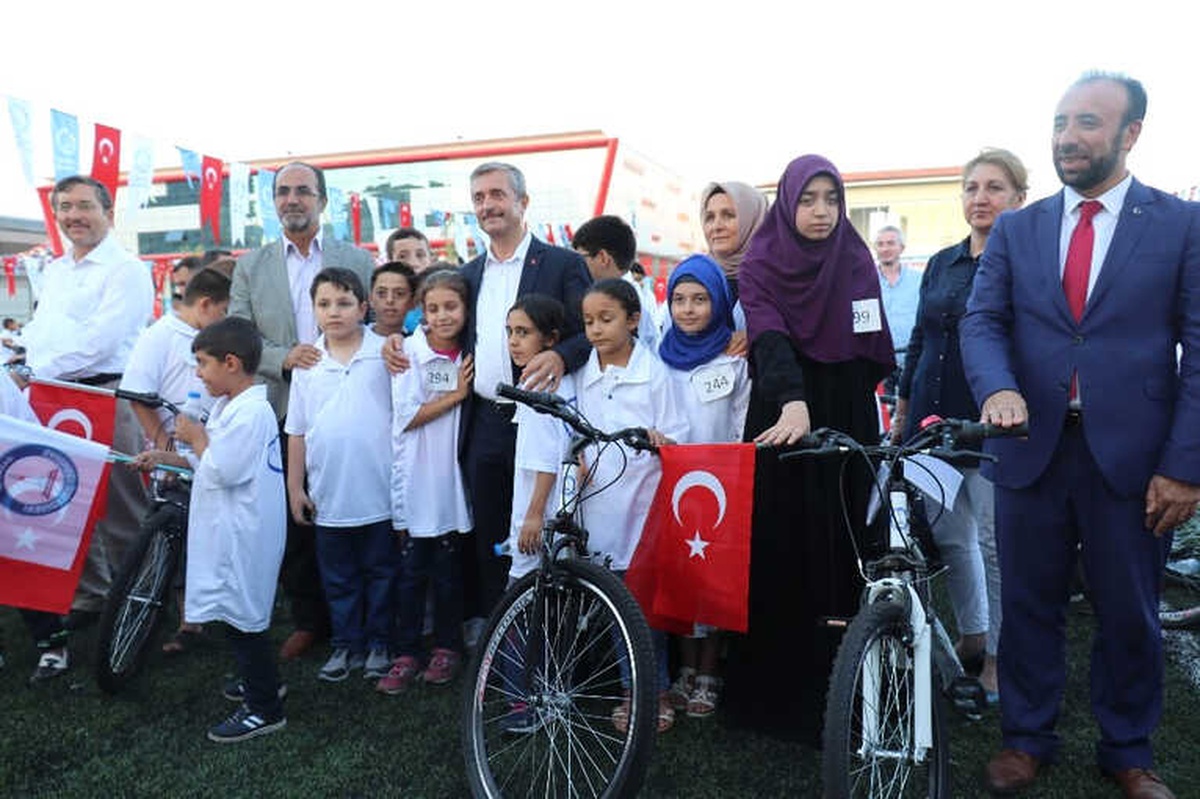 Başarılı 817 Kur\'an-ı Kerim Kursu Öğrencisine Hediye Bisiklet