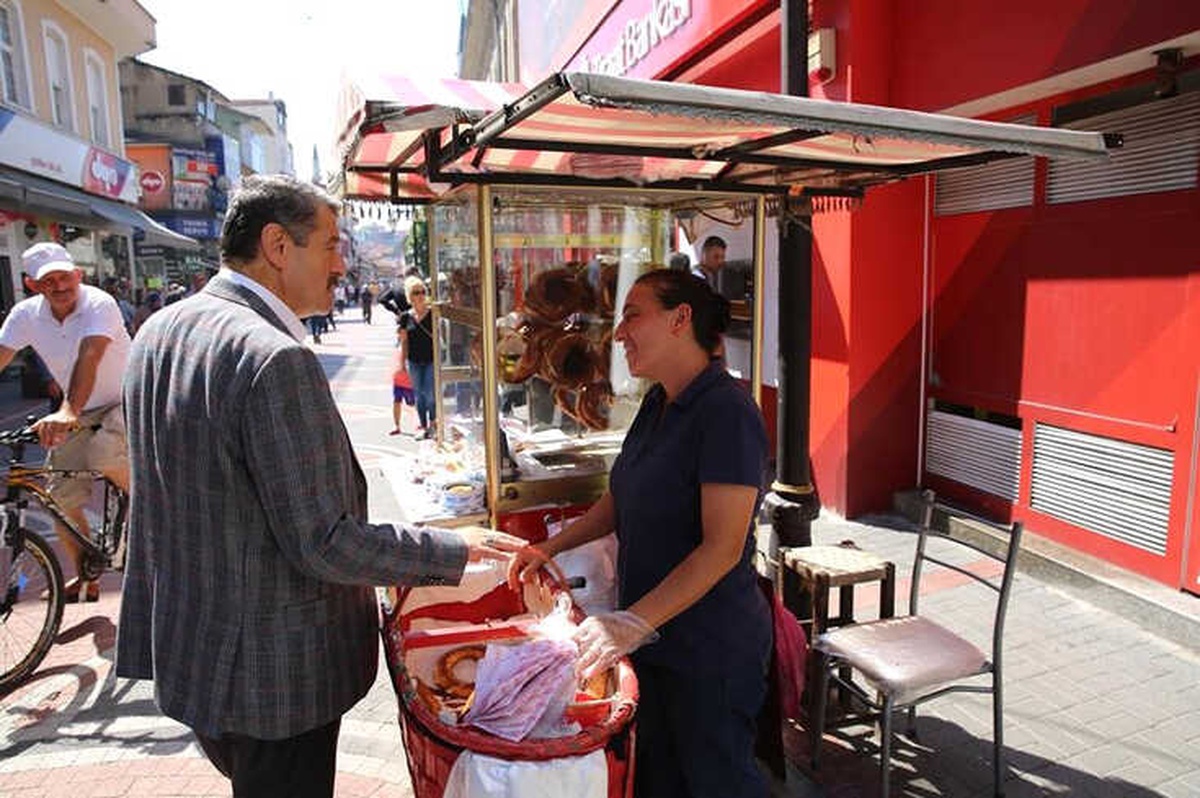 Başkan Akın Esnaf ve Vatandaşlarla Sohbet Etti