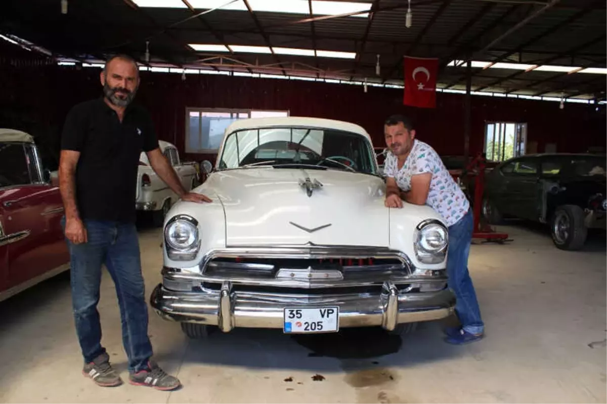 Eski Otomobiller Onların Elinde Hayat Buluyor