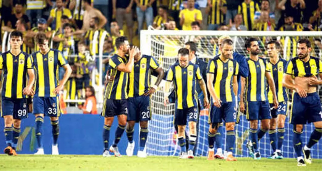 Fenerbahçe\'de Futbolcular İletişim Problemi Yaşadığı İçin Organize Olamıyor