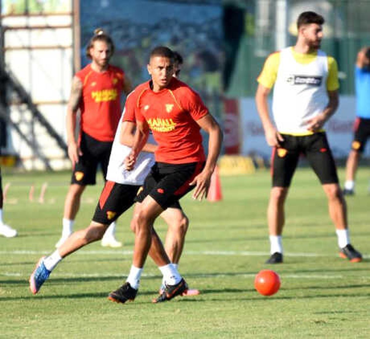 Göztepe Teknik Direktörü Bektaş: "Galatasaray\'a Yenilmeyeceğiz"