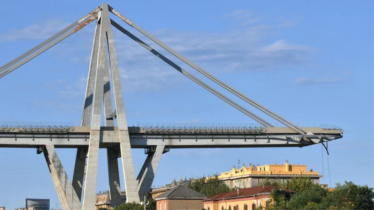 İtalya\'da Çöken Köprü İçin Hükümet, İşletmeci Şirketi ve AB\'yi Suçluyor