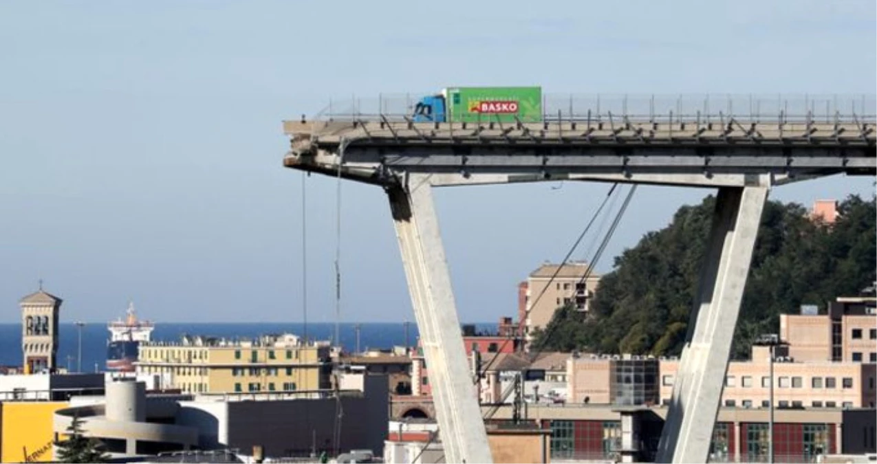 İtalya\'da Çöken Köprünün Ucunda Son Anda Duran Kamyon Şoförü Konuştu