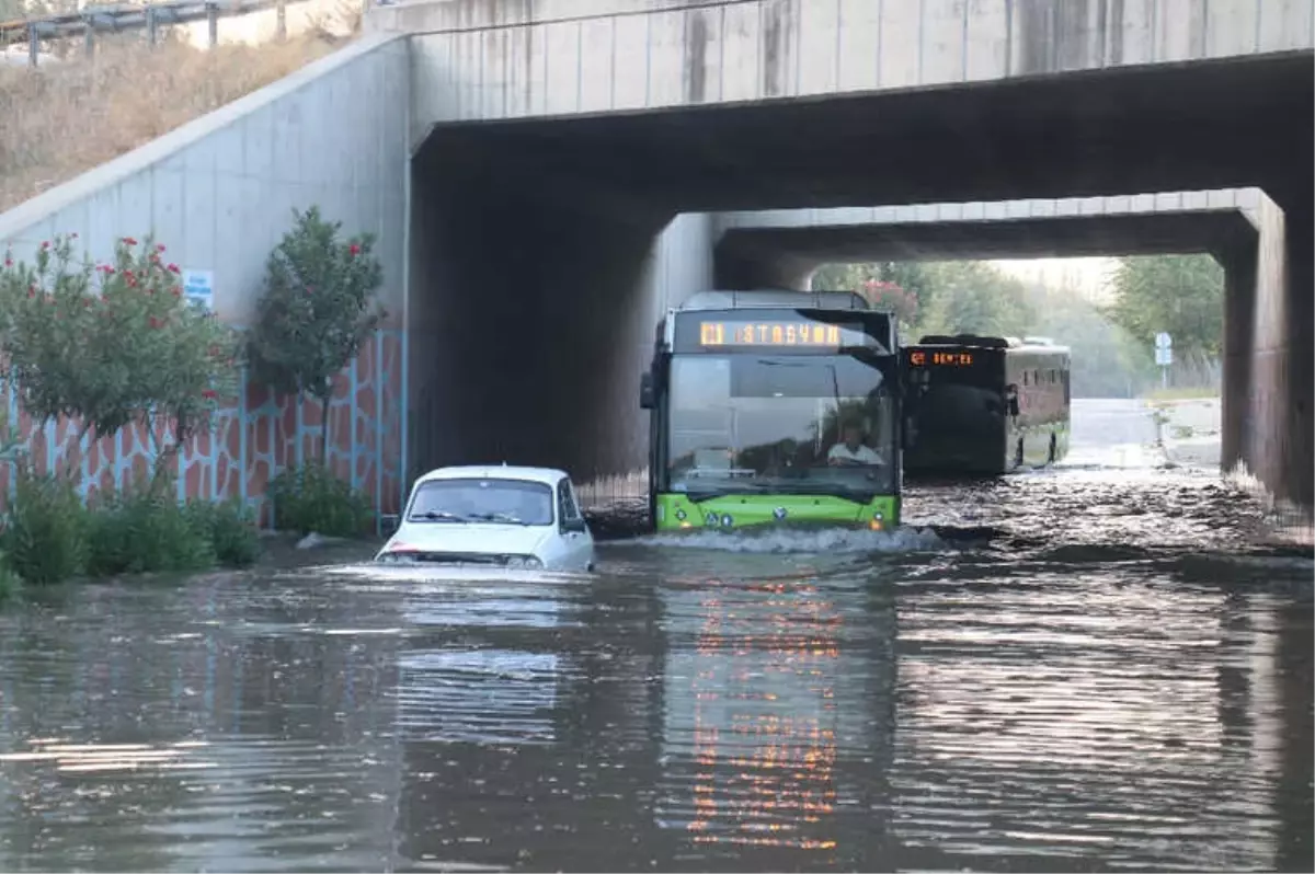 Kanal Taştı, Alt Geçit Sular Altında Kaldı