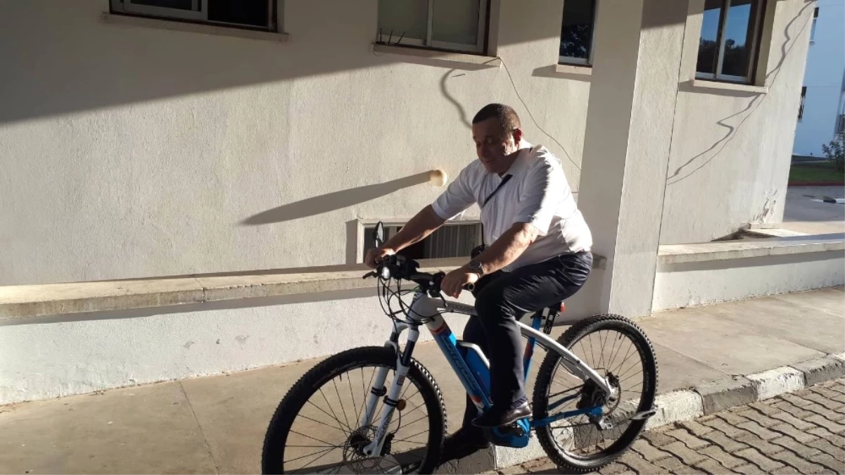 KKTC Maliye Bakanı Denktaş\'tan Krize Karşı 23 Bin TL\'lik Bisikletle Mesaj