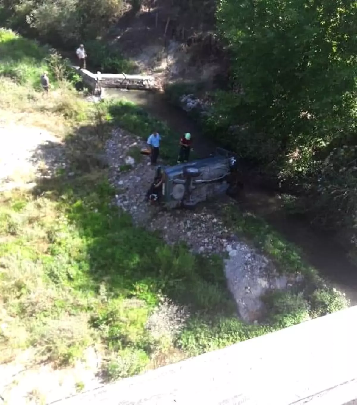 Köprüden Dereye Uçan Otomobilin Sürücüsü Yaralandı