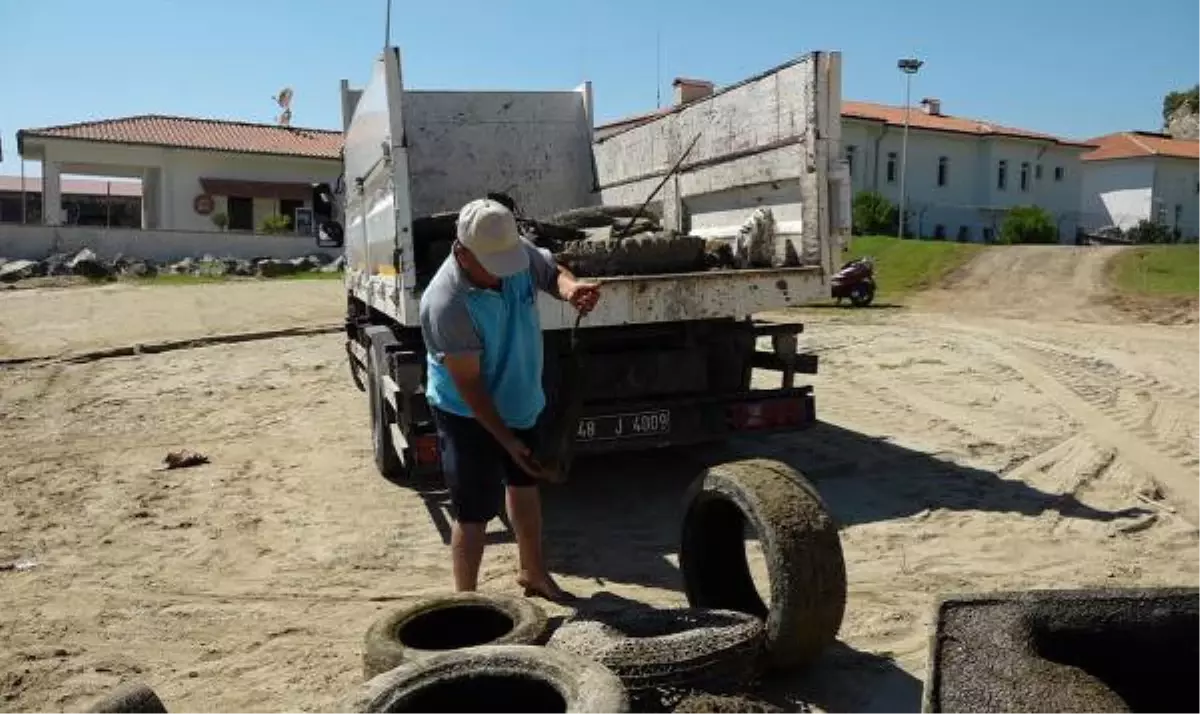 Marmaris\'te Kıyı ve Deniz Dibi Temizliğinde 3,5 Ton Çöp Toplandı