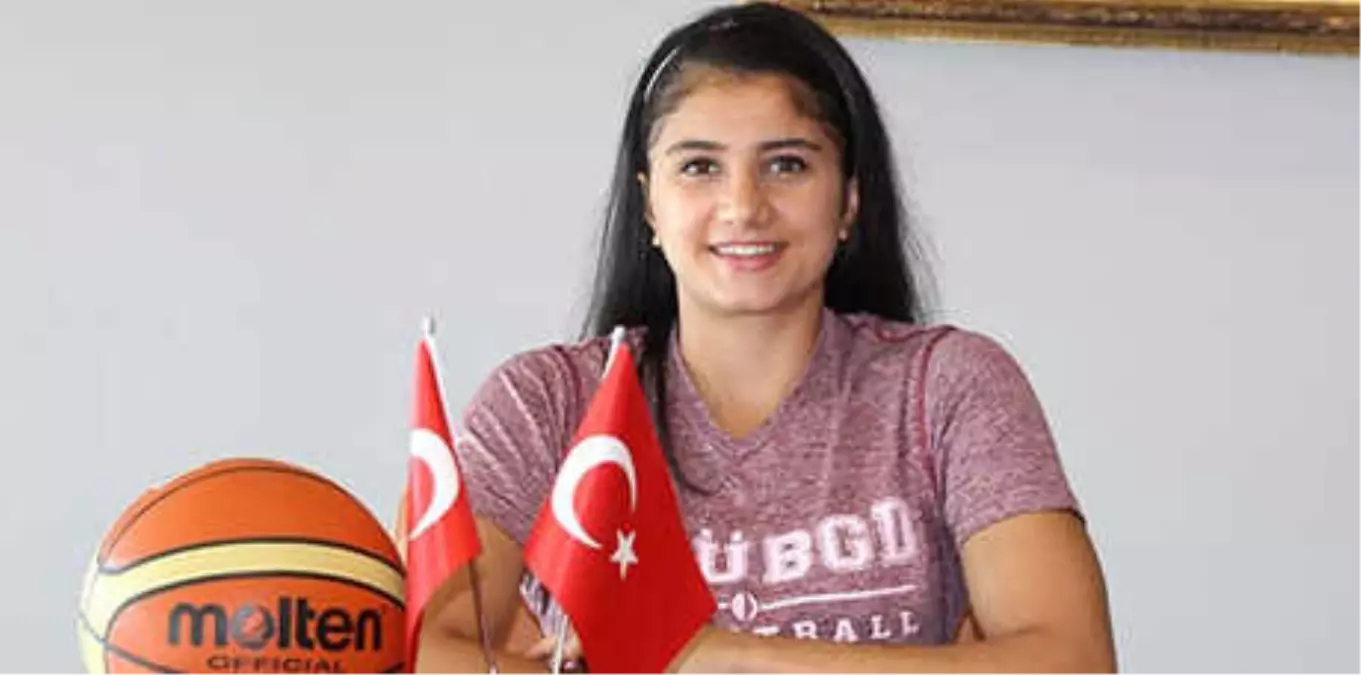 Merve Aydın, Hatay\'la Sözleşme Yeniledi