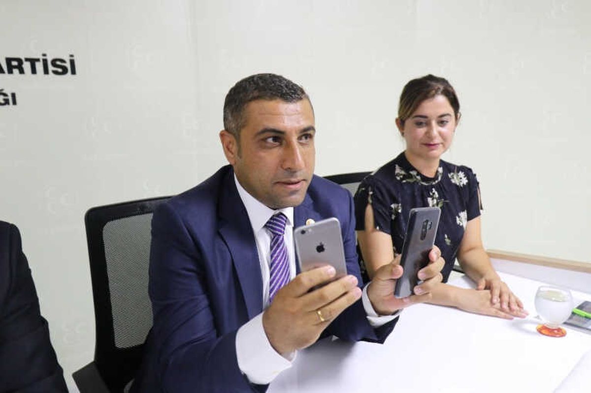 MHP Milletvekili, Iphone Marka Telefondan Vazgeçti