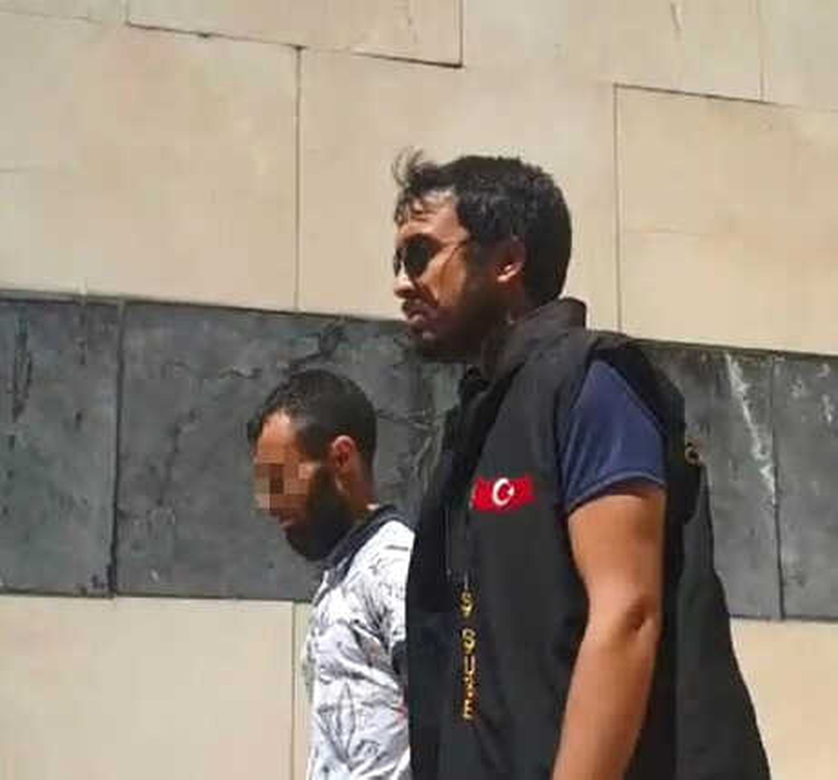 Otomobil Hırsızları Ateş Edilerek Yakalandı
