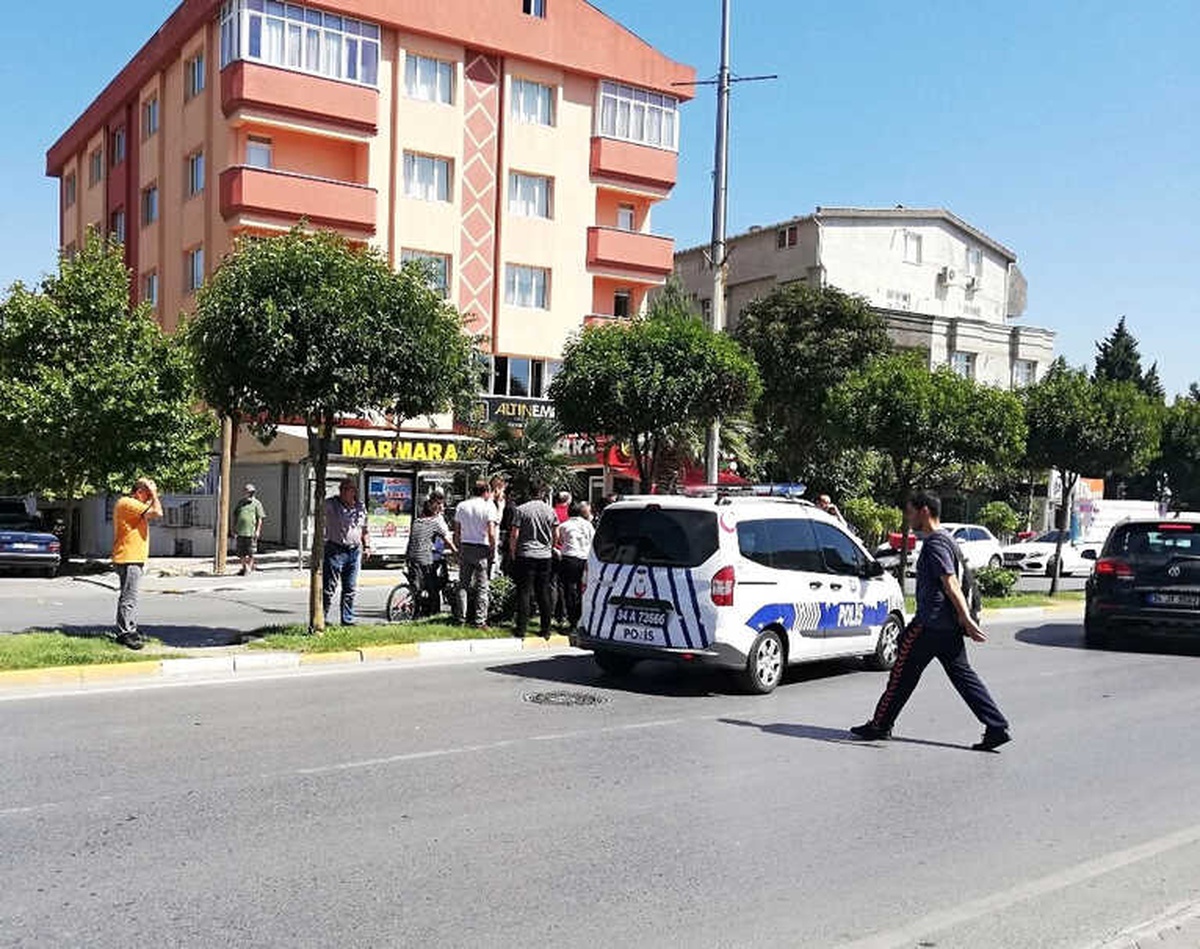 Annesinin Elinden Fırlayan Minik Kıza Araba Çarptı