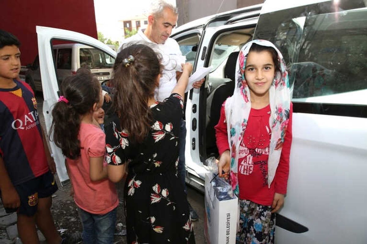 Şırnak Belediyesi Bayram Öncesi Çocukların Yüzünü Güldürdü