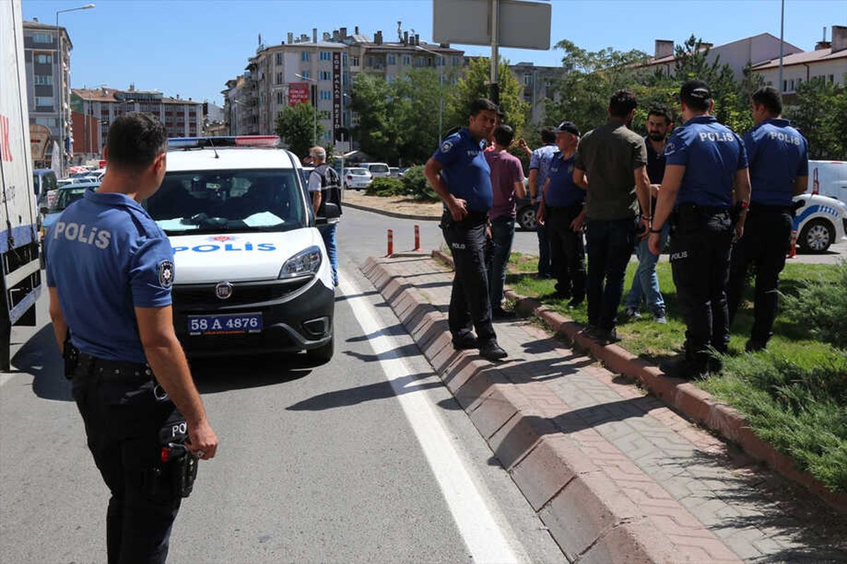 Sivas\'ta Silahlı Kavga: 1 Yaralı