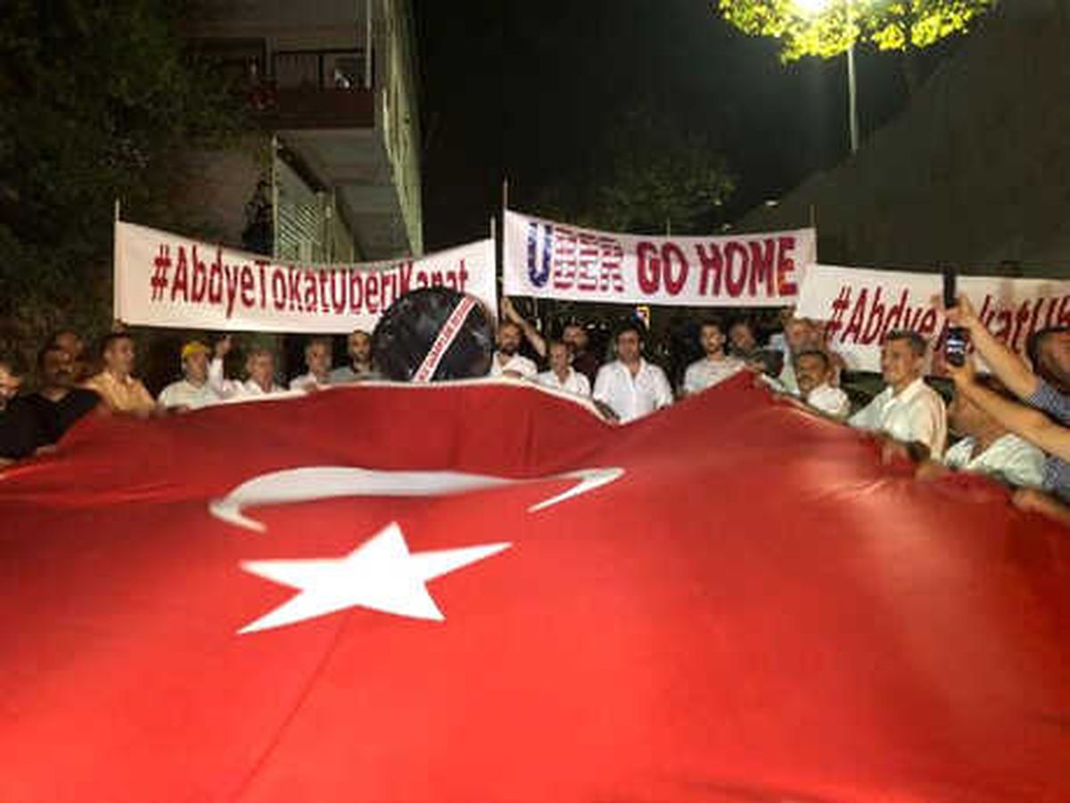 Taksicilerden ABD Başkonsolosluğu Önünde Protesto