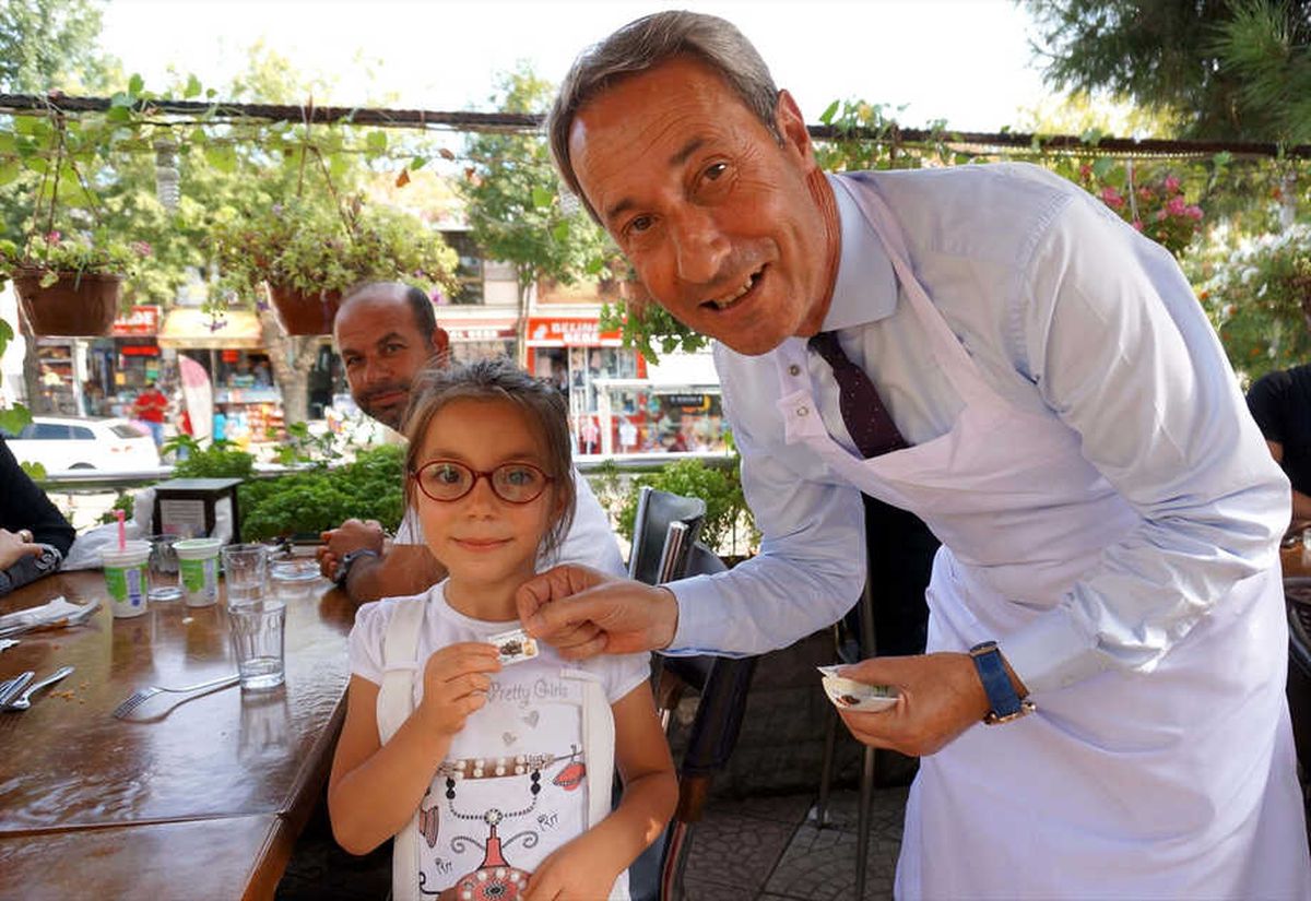 Tava Ciğer Yiyene "Pul" Hediye Ediyorlar
