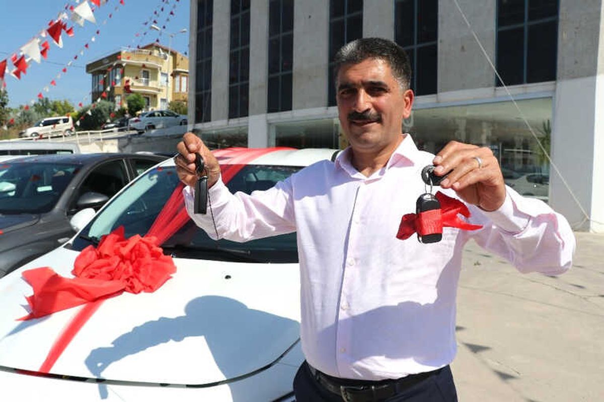 Yalova\'da Dolarını Bozdurup Ev Alana Sıfır Kilometre Otomobil Bedava