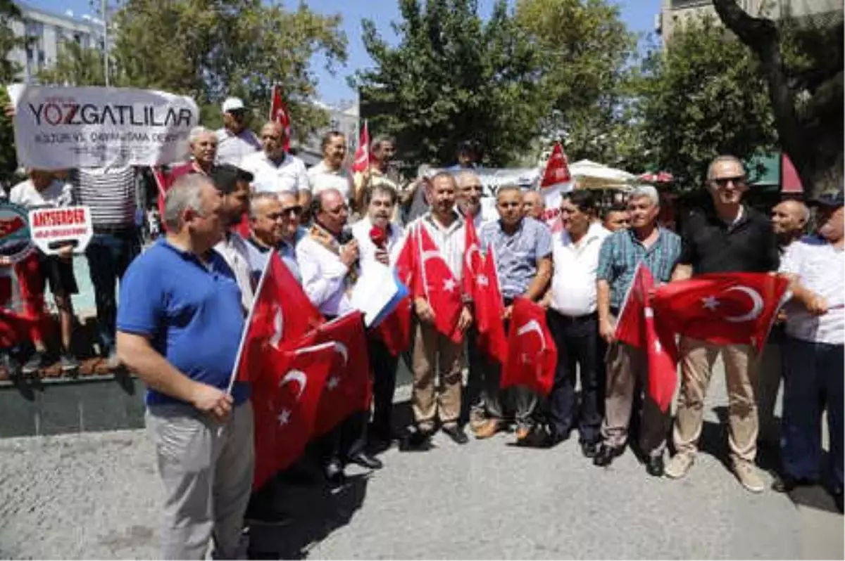 Yörükler ABD\'yi Protesto Etti, Turistler Görüntü Çekti