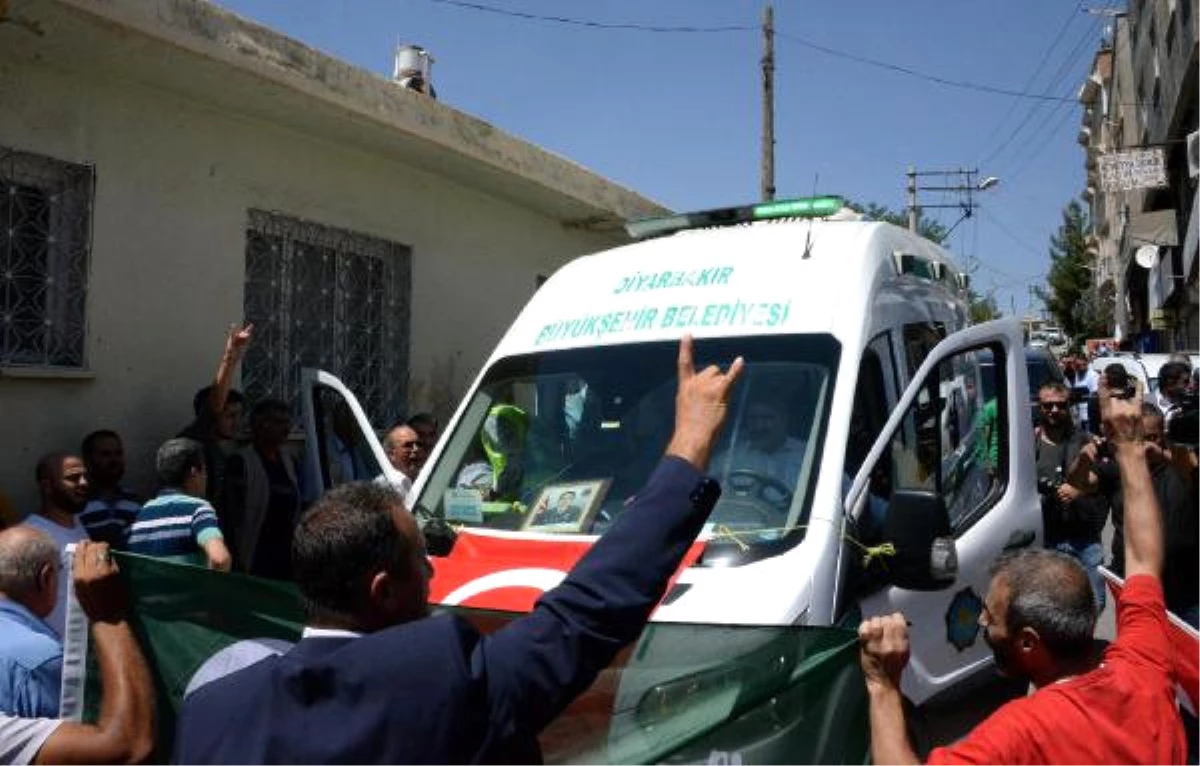 Adıyaman Şehidi, Diyarbakır\'da Son Yolculuğuna Uğurlandı