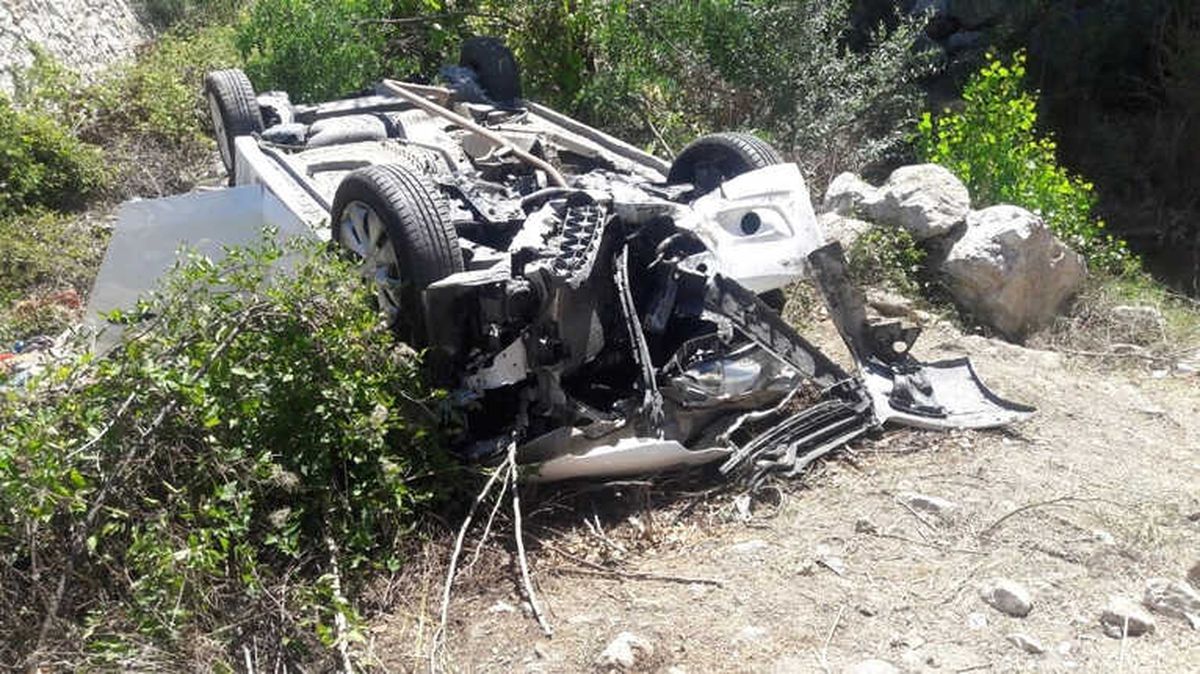 Amasya\'da Otomobil Şarampole Devrildi: 3 Ölü, 4 Yaralı