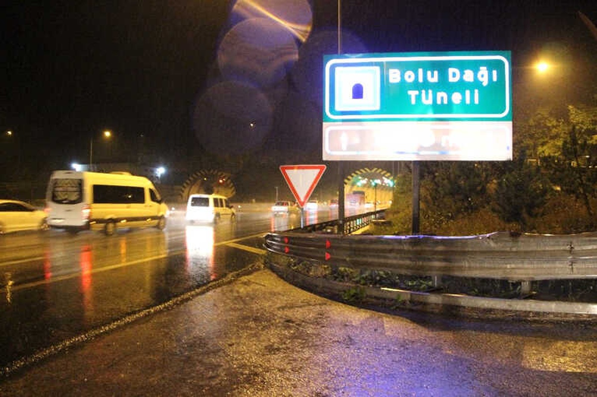Bolu Dağı\'nda Tatilcilere Yağış Sürprizi