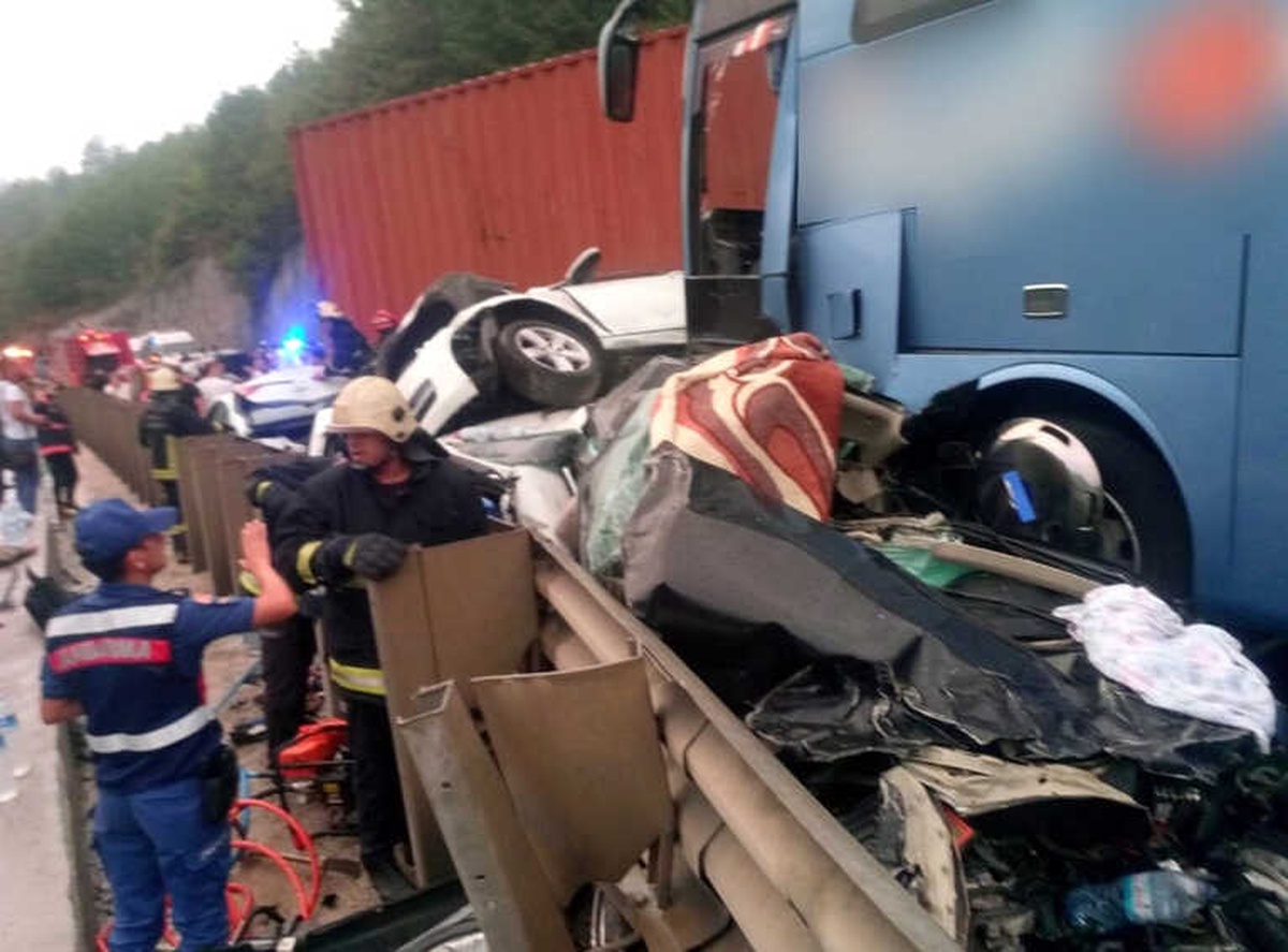 Bursa\'da Zincirleme Kaza: 1 Ölü, Çok Sayıda Yaralı