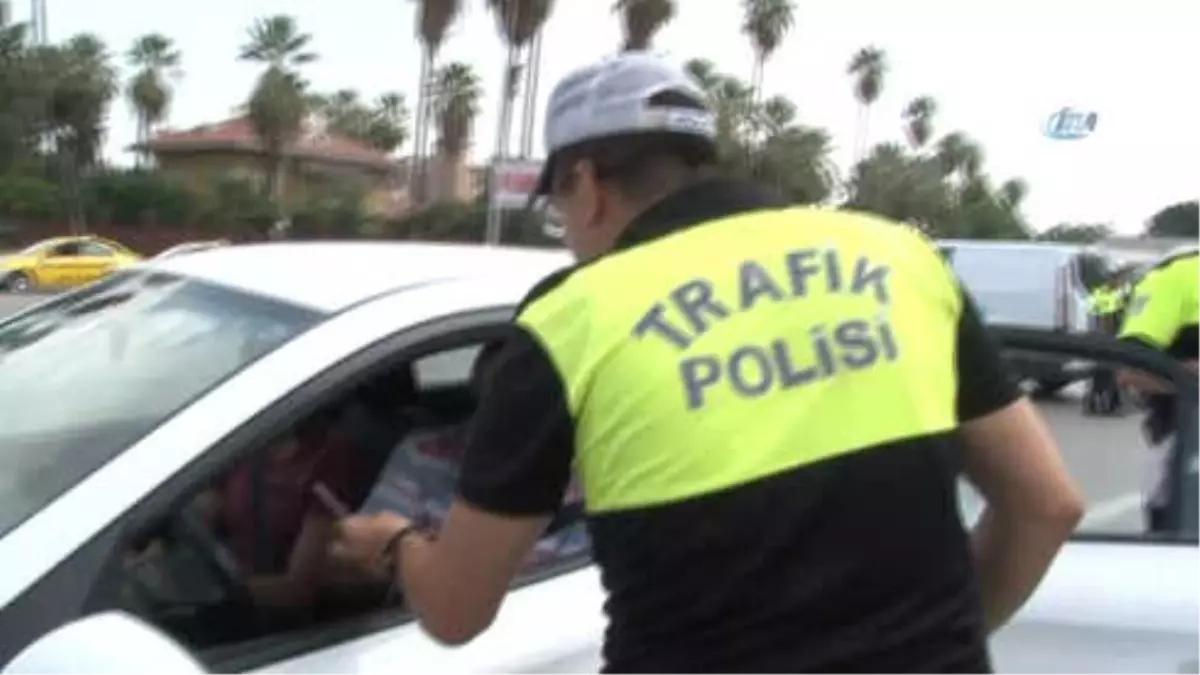 Çocuklar \'Kırmızı Düdük\' ile Ebeveynlerini Trafikte Uyaracak