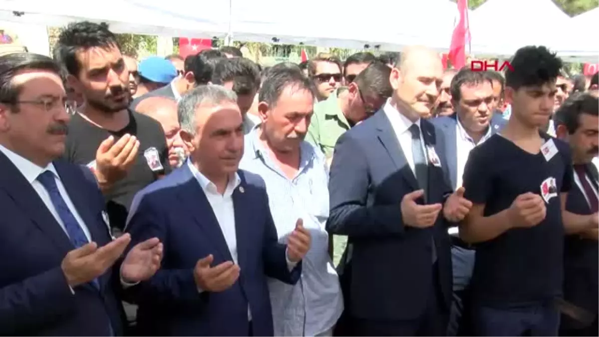 Diyarbakır Adıyaman\'da Şehit Olan Uzman Çavuş Kürşat Yılmaz Son Yolculuğuna Uğurlandı 4