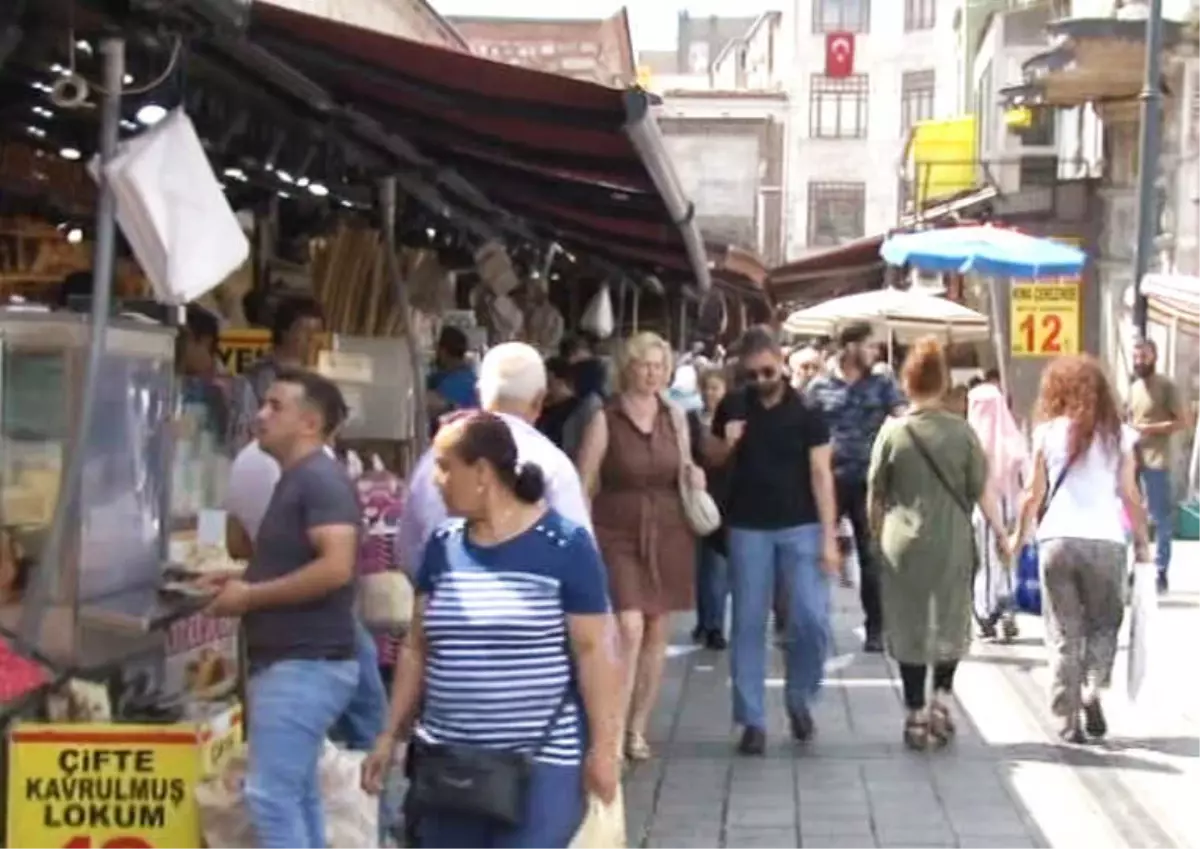 Eminönü\'nde Bayram Alışverişi Yoğunluğu