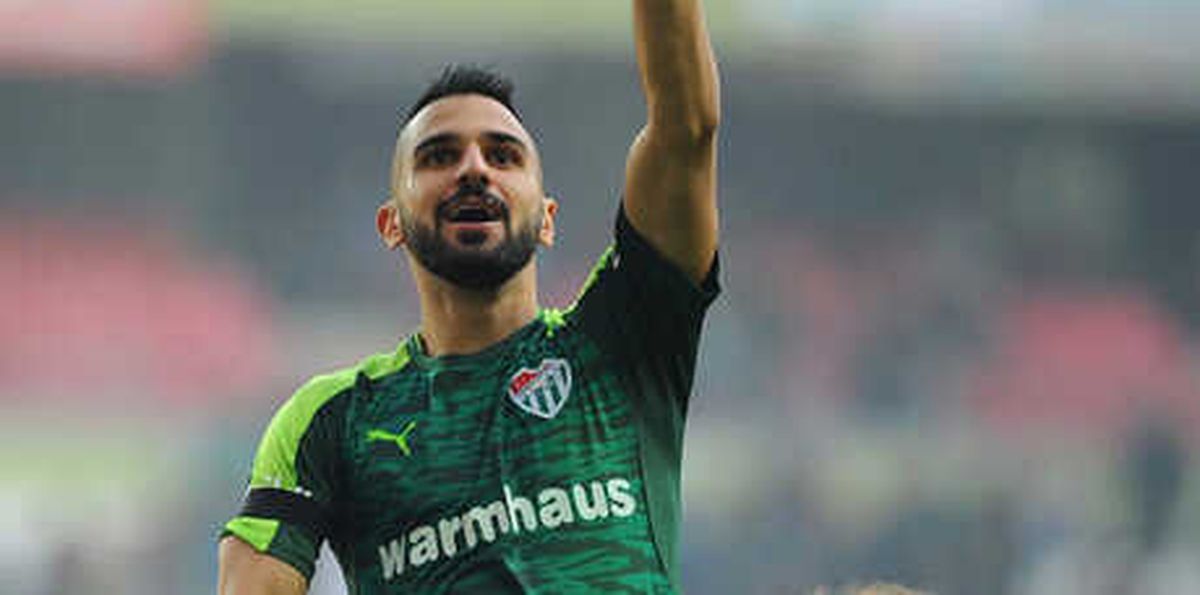 Galatasaray\'dan Sürpriz Aziz Behich Hamlesi