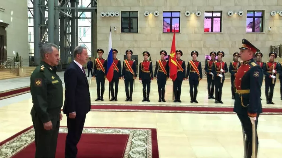 Hulusi Akar Rus Mevkidaşı ile Görüştü