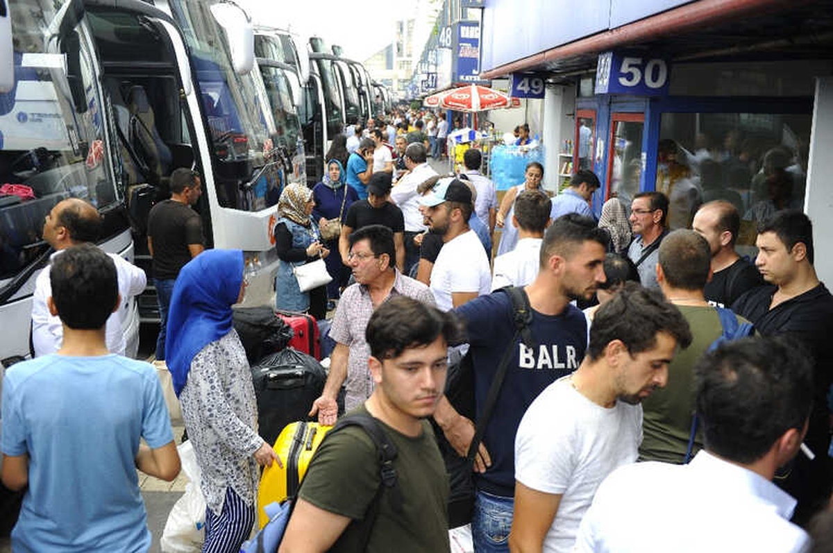 İstanbul Otogarı\'nda Bayram Yoğunluğu