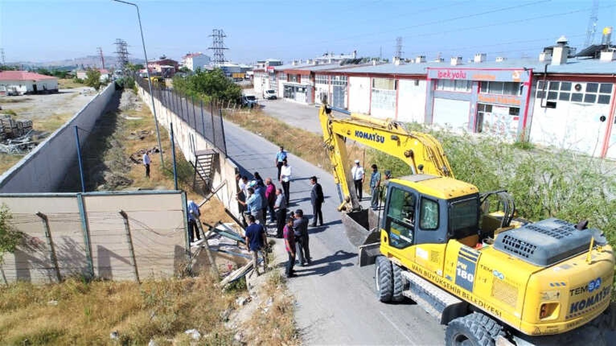 Kalecik TOKİ\'de Yol Genişletme Çalışması