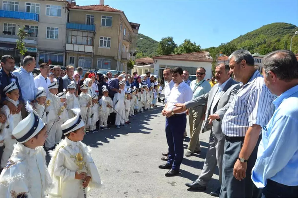 Ladik\'te Sünnet Şöleni