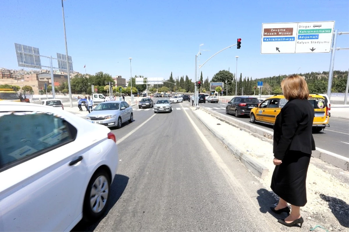 Mezarlık Kavşağı Köprüsü Bayram Öncesinde Trafiğe Açıldı