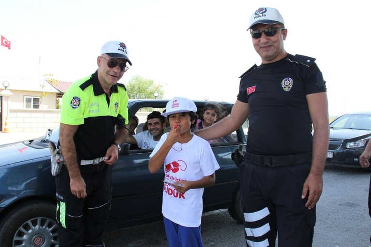 Milas\'ta \'Bu Bayramda Ben de Trafik Polisiyim\' Projesi