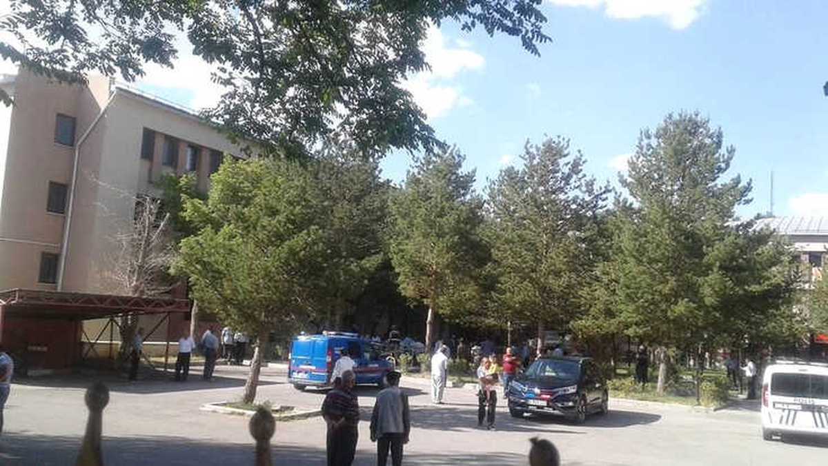 Müftülükte Düzenlenen Toplantıda Çıkan Silahlı Kavgada 2 Kişi Öldü, 5 Kişi Yaralandı
