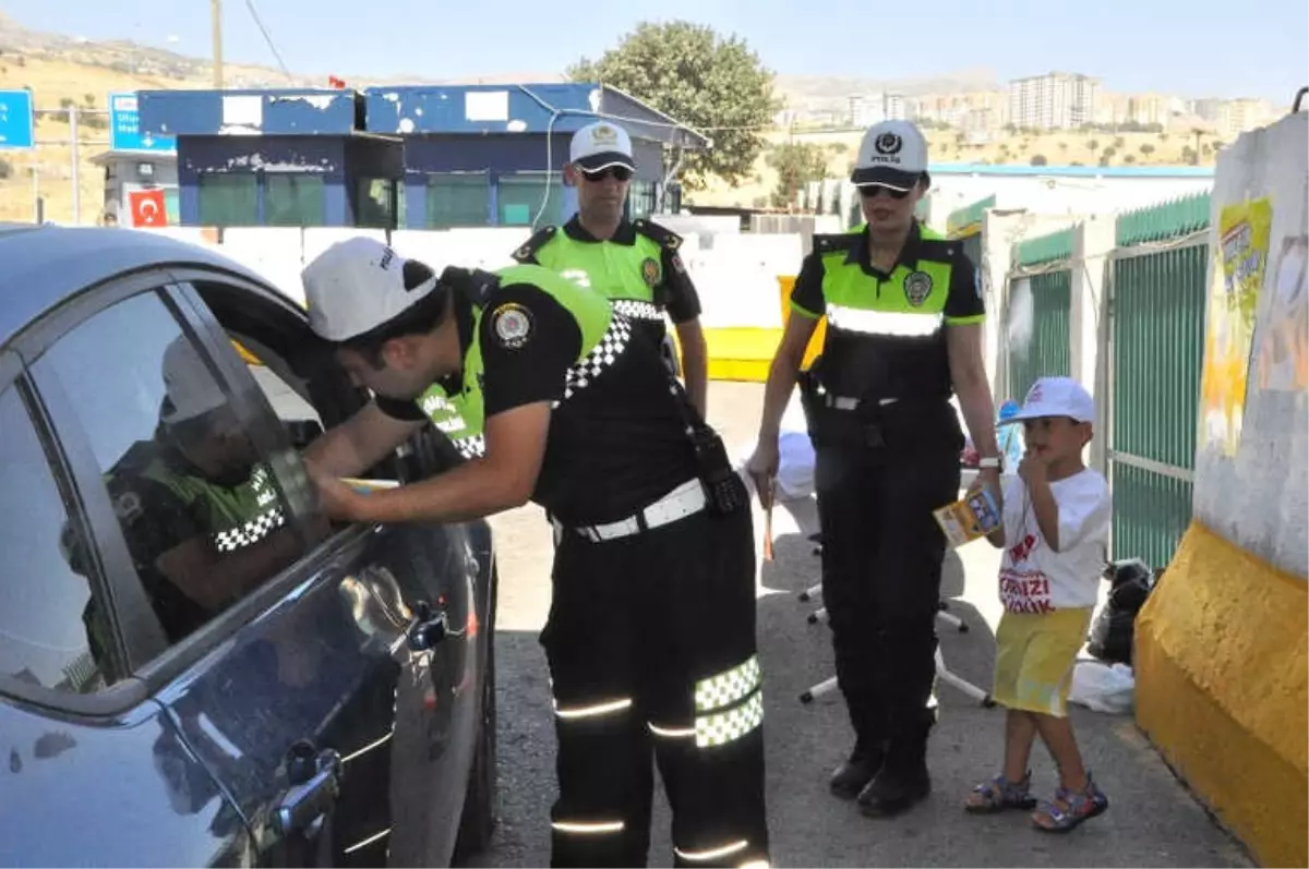 Şırnak\'ta \'Hatalı Sürücüye Kırmızı Düdük\' Uygulaması Başlatıldı