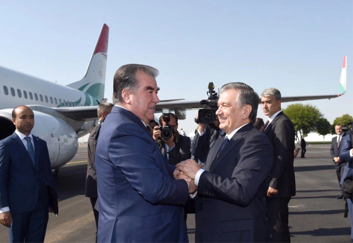 Tacikistan Cumhurbaşkanı İmamali Rahman Özbekistan\'da