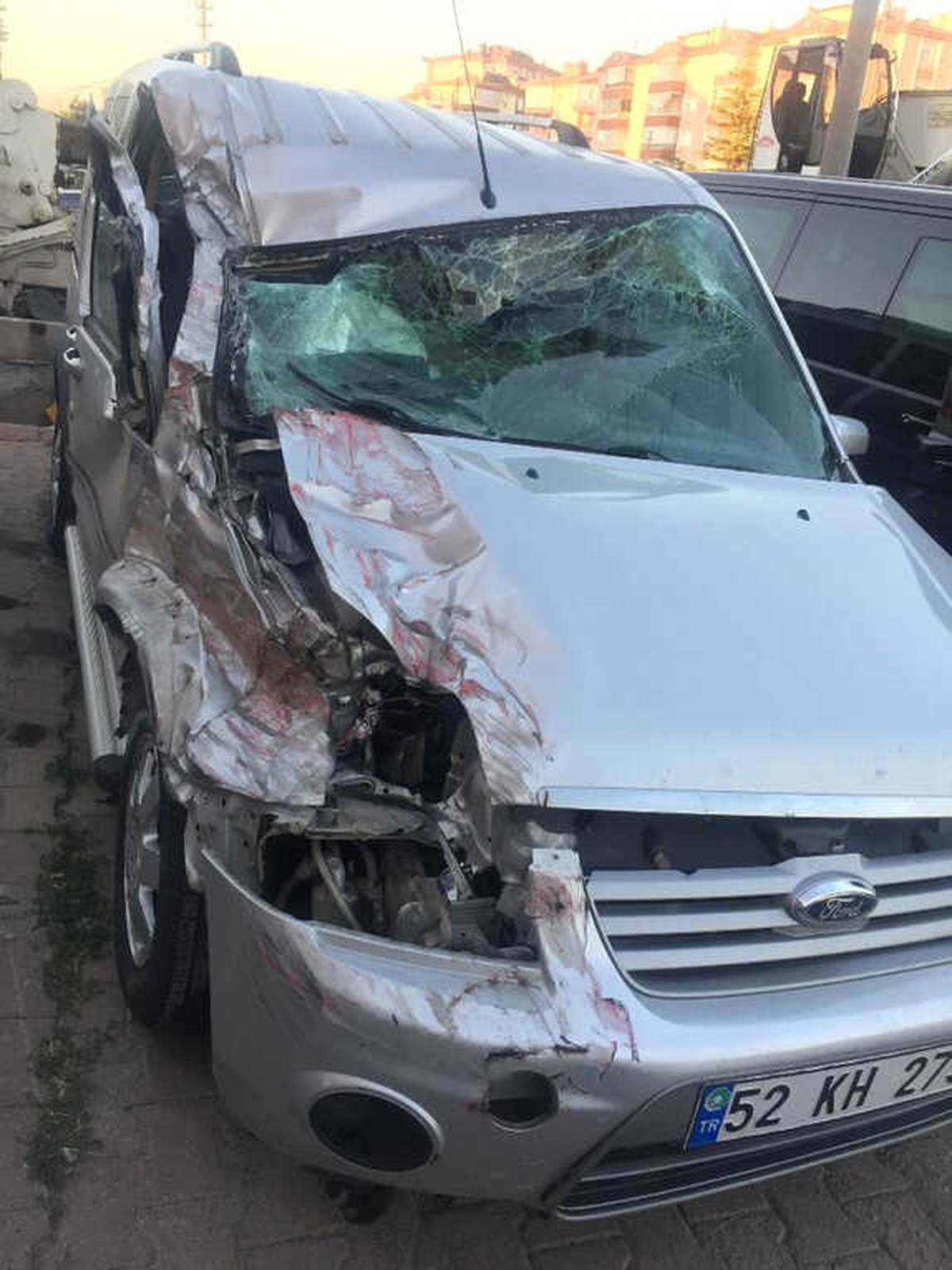 Tanker ile Hafif Ticari Araç Çarpıştı: 1 Yaralı