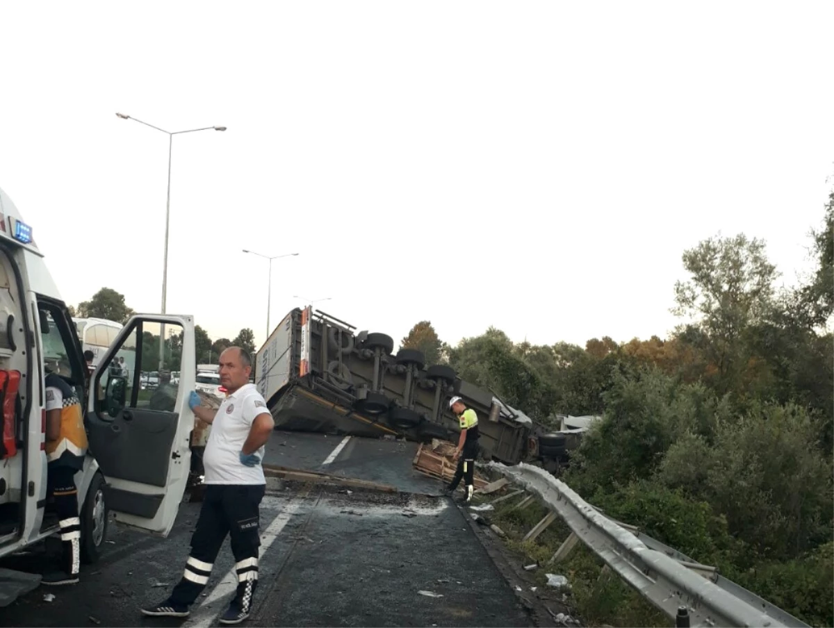 Tır Traktöre Çarptı: 2 Ölü, 2 Yaralı