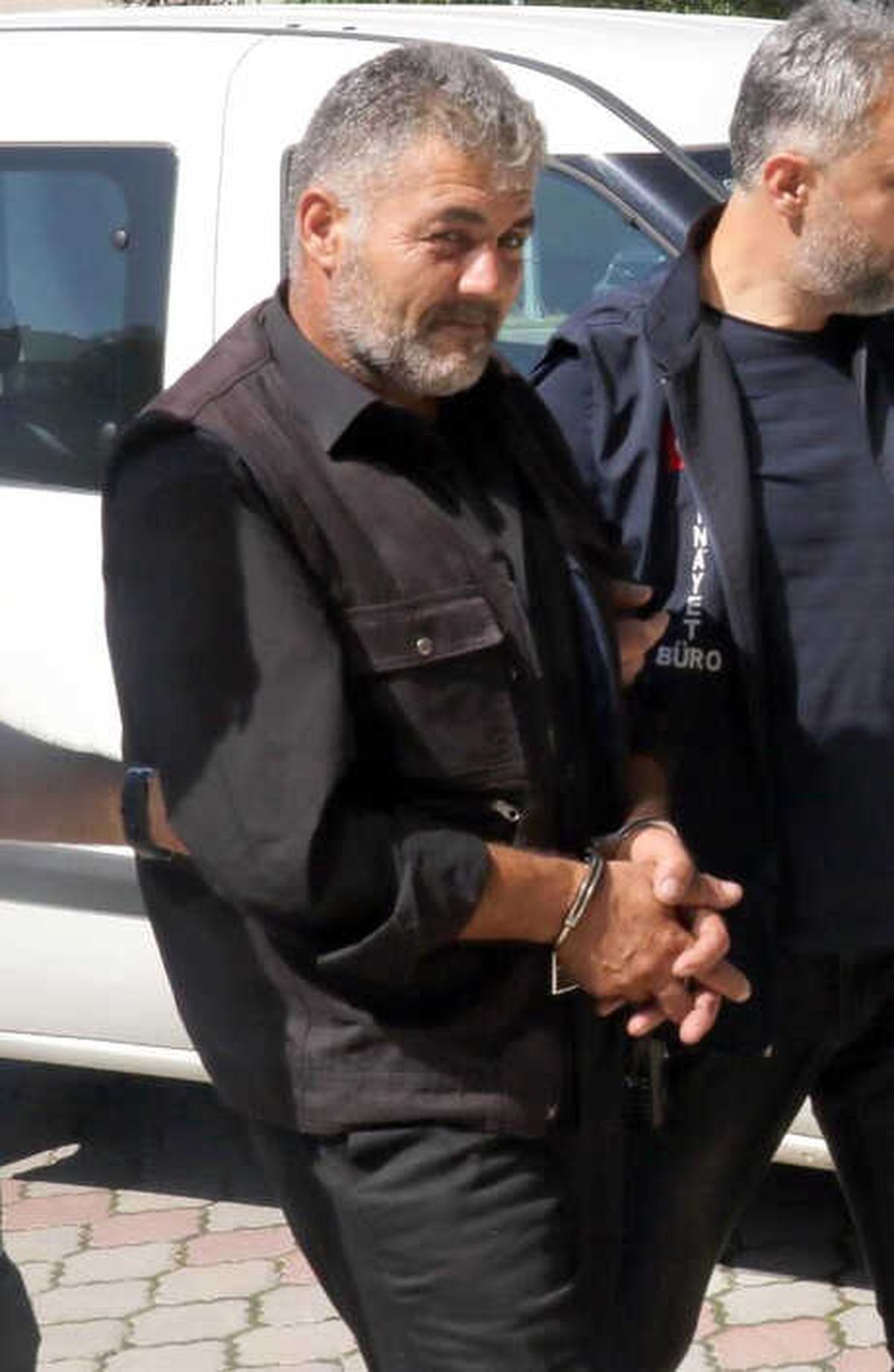 Torununun Eline Kurusıkı Verip, Ateş Ettiren Dede Yakalandı