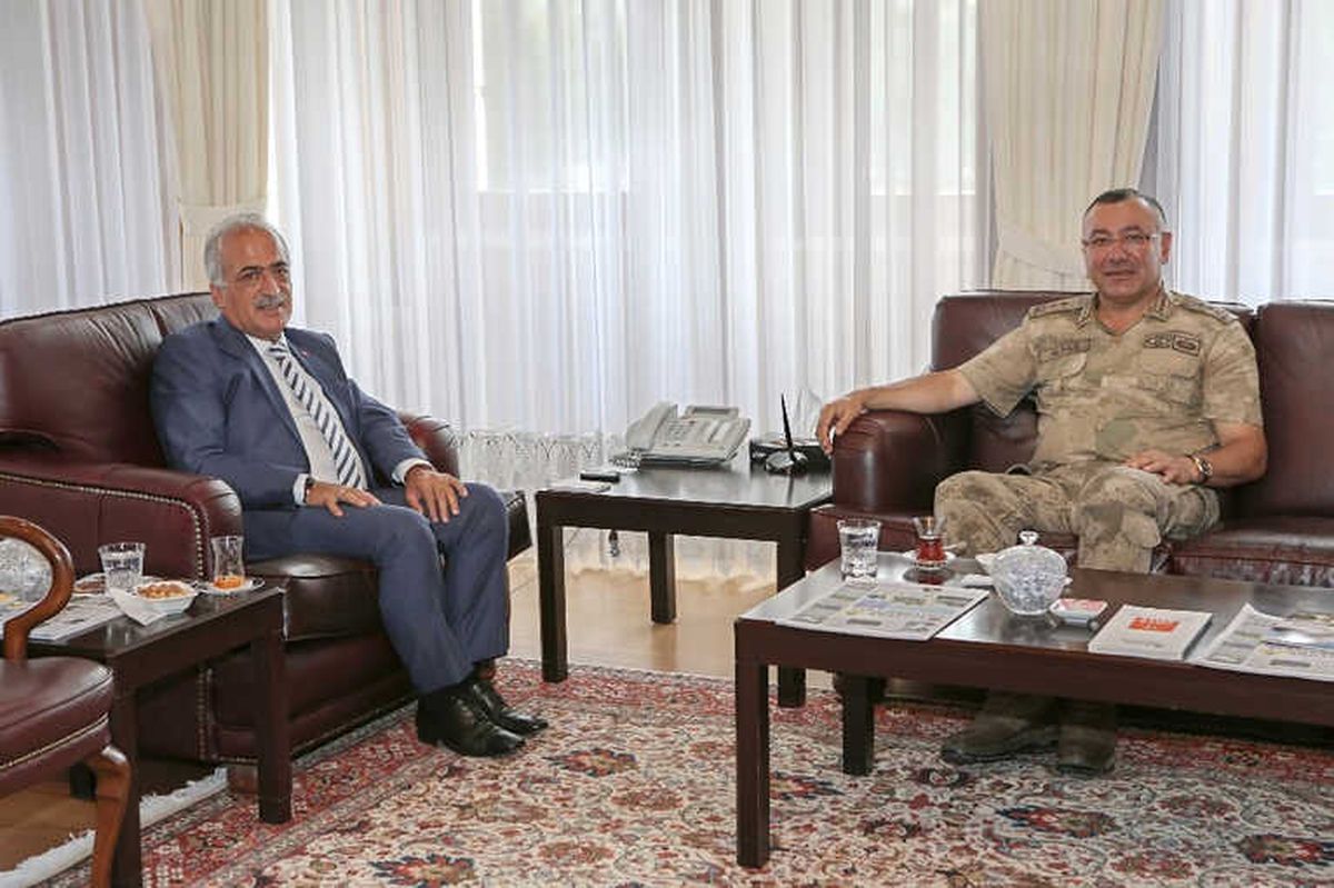 Tümgeneral Güray Alpar\'dan Rektör Çomaklı\'ya Veda Ziyareti