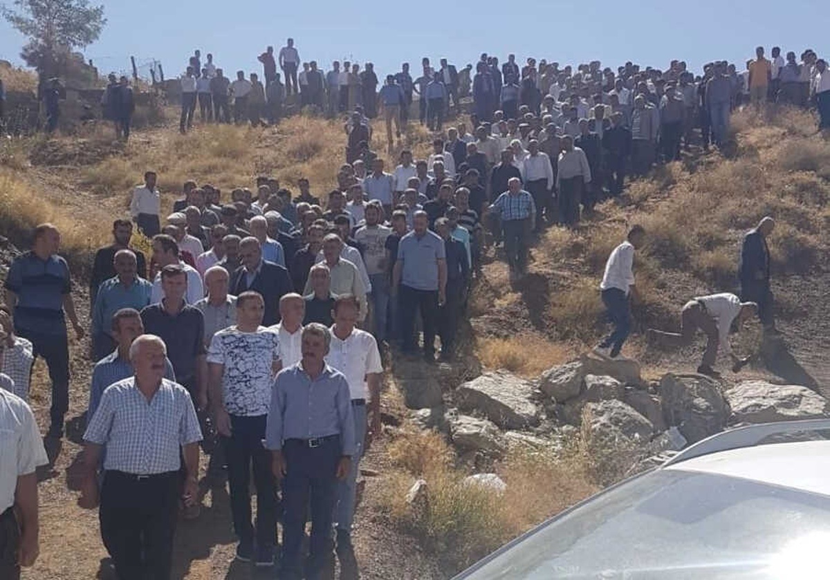 Van\'daki Feci Kazada Hayatını Kaybeden 3 Kişi Hakkari\'de Toprağa Verildi