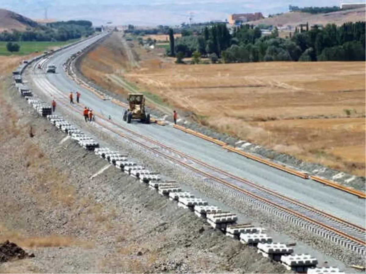 Yozgat Valisi Yurtnaç: Yht\'de Ray Serim Çalışmaları Sürüyor