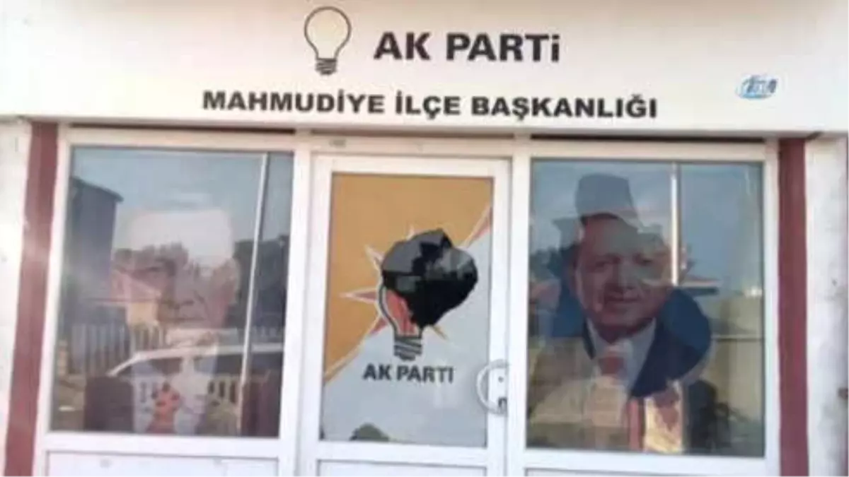 AK Parti Binasına Çirkin Saldırı