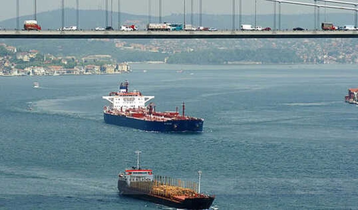 Boğaz Trafiği "Yat Yarışları" Nedeniyle Askıya Alındı