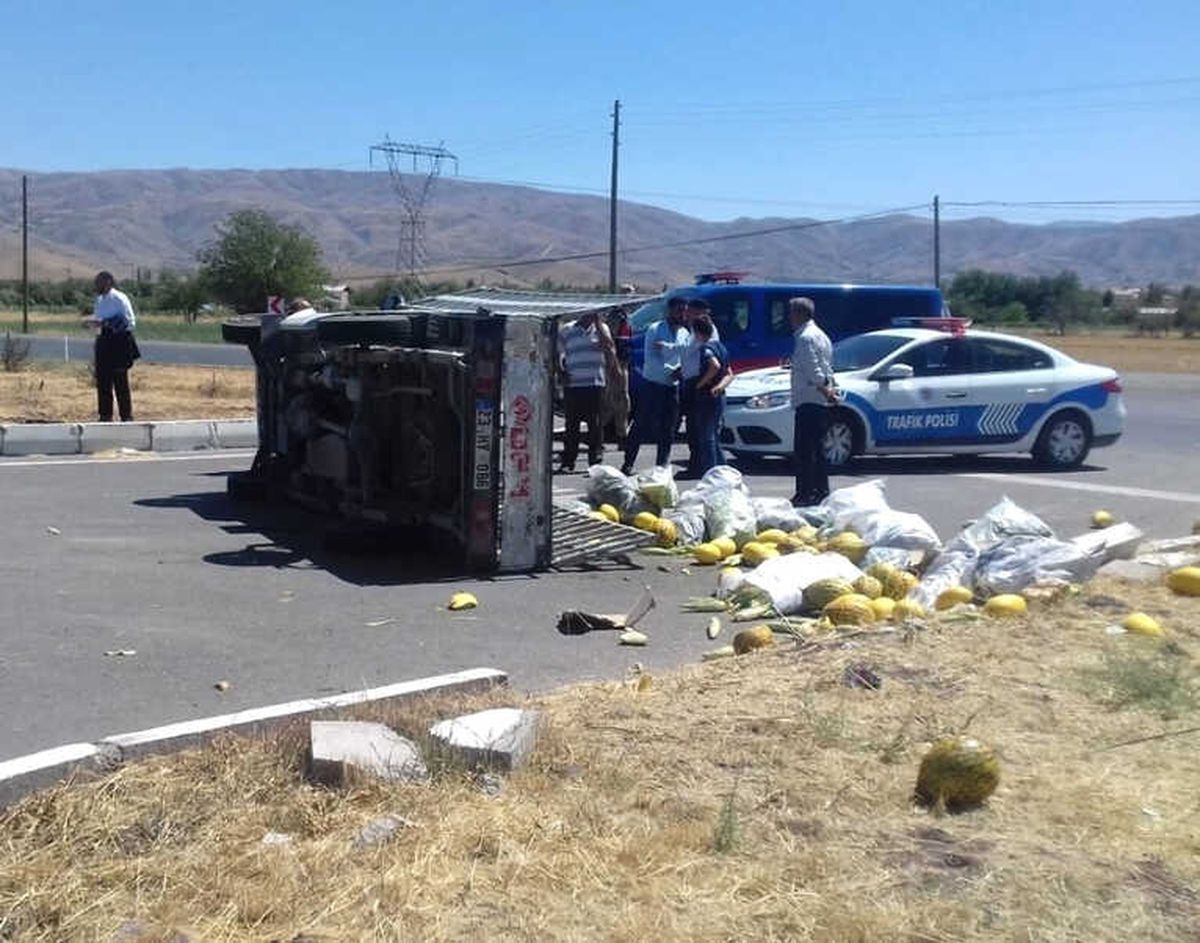 Elazığ\'da Trafik Kazası: 3 Yaralı