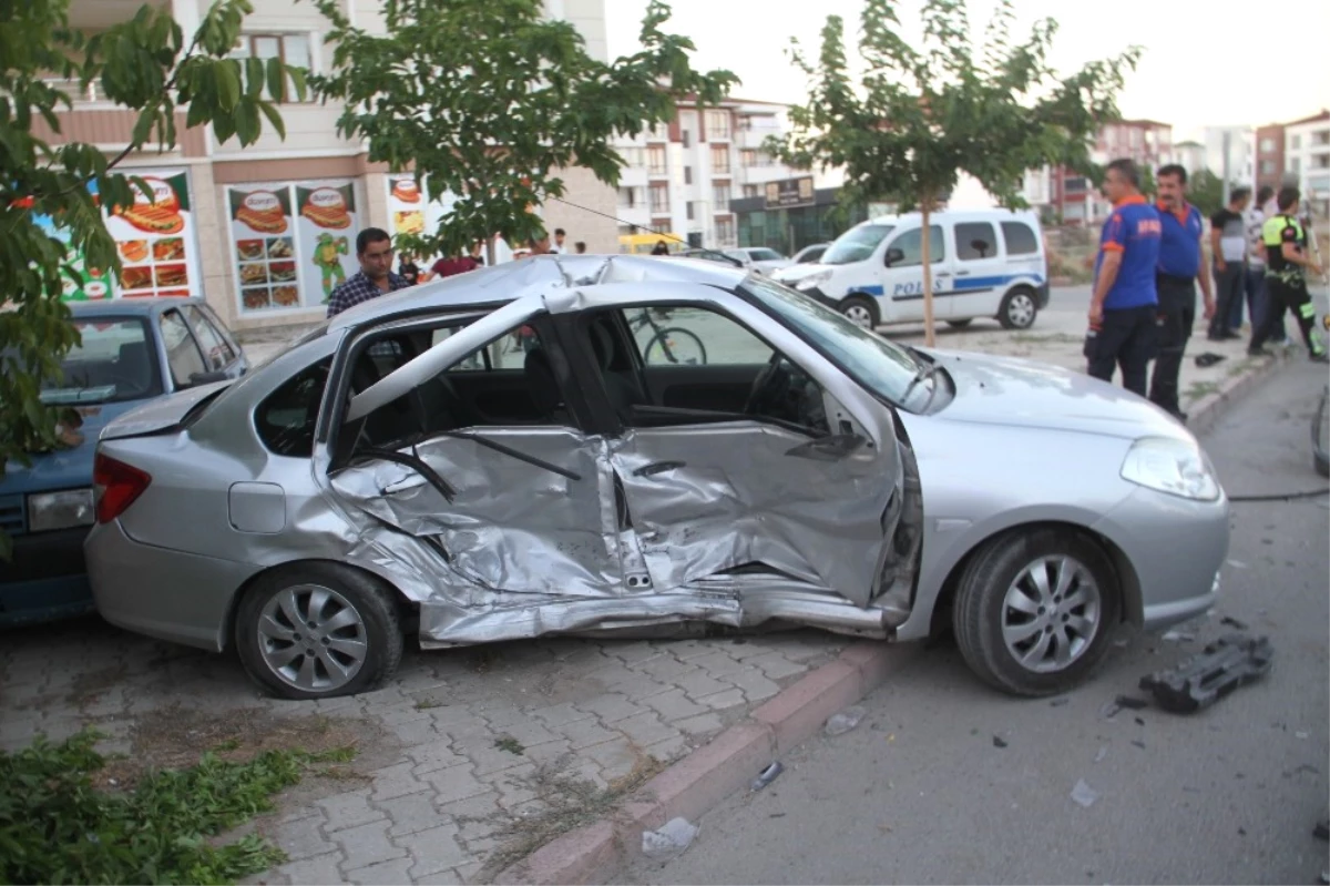 Elazığ\'da Trafik Kazası: 6 Yaralı